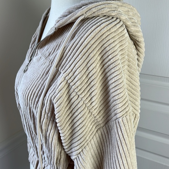 HYFVE Cropped Jacket - Picture 3 of 12